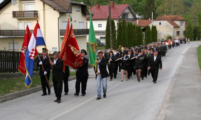 NA DAN OPĆINE I ŽUPE PROCESIJA GORNJOSTUBIČKIH UDRUGA I PREDSTAVNIKA OPĆINE